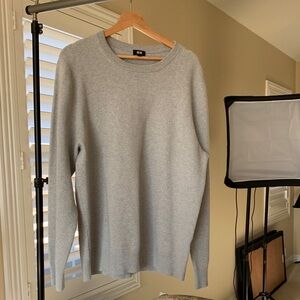 Uniqlo Men's Light Gray Crewneck Sweater